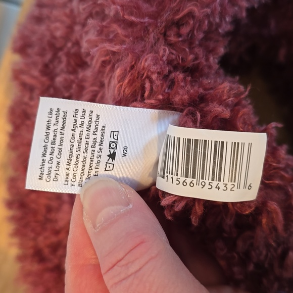 NWOT Women's neck warmer - Picture 6 of 6